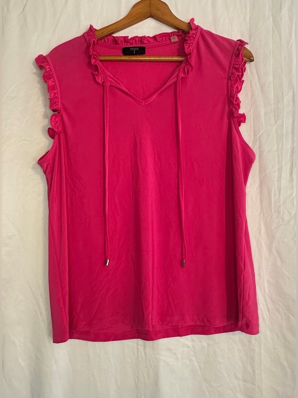 Tahari Women’s Pink Sleeveless Top with Ruffles V-Neck size X-Large